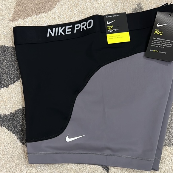 Nike Women’s Pro Shorts - New - Picture 3 of 4